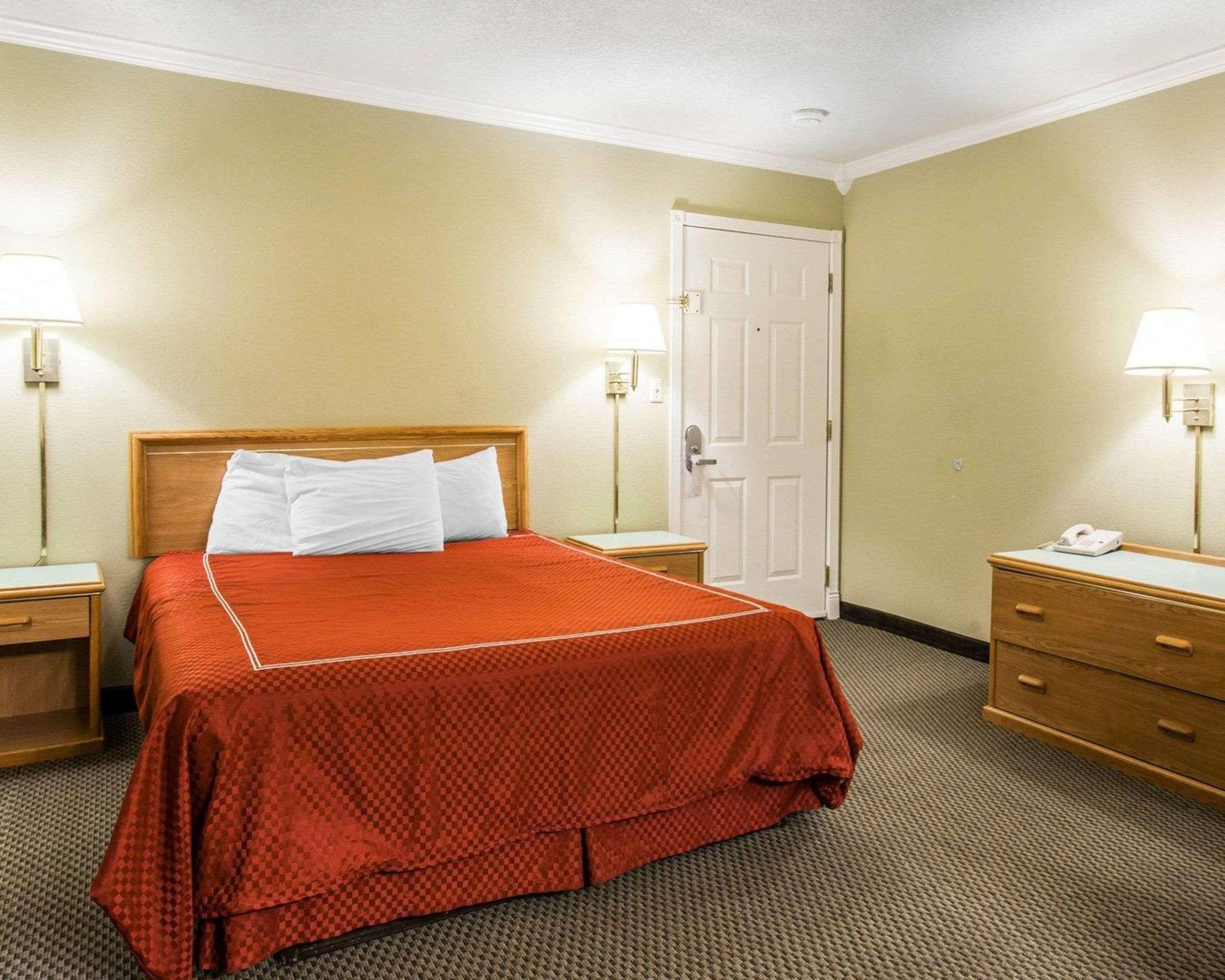 Rodeway Inn Stevenson Экстерьер фото