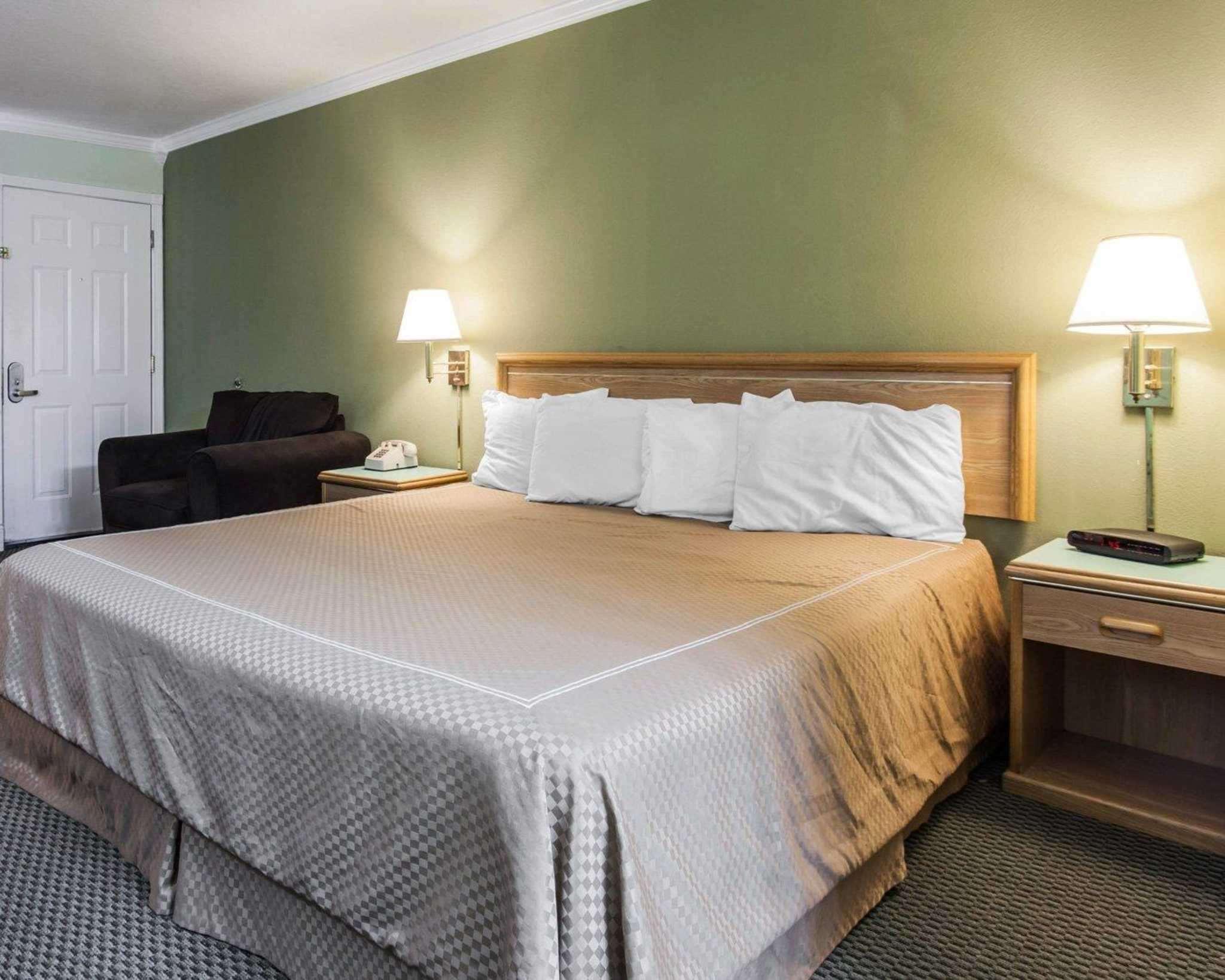 Rodeway Inn Stevenson Экстерьер фото