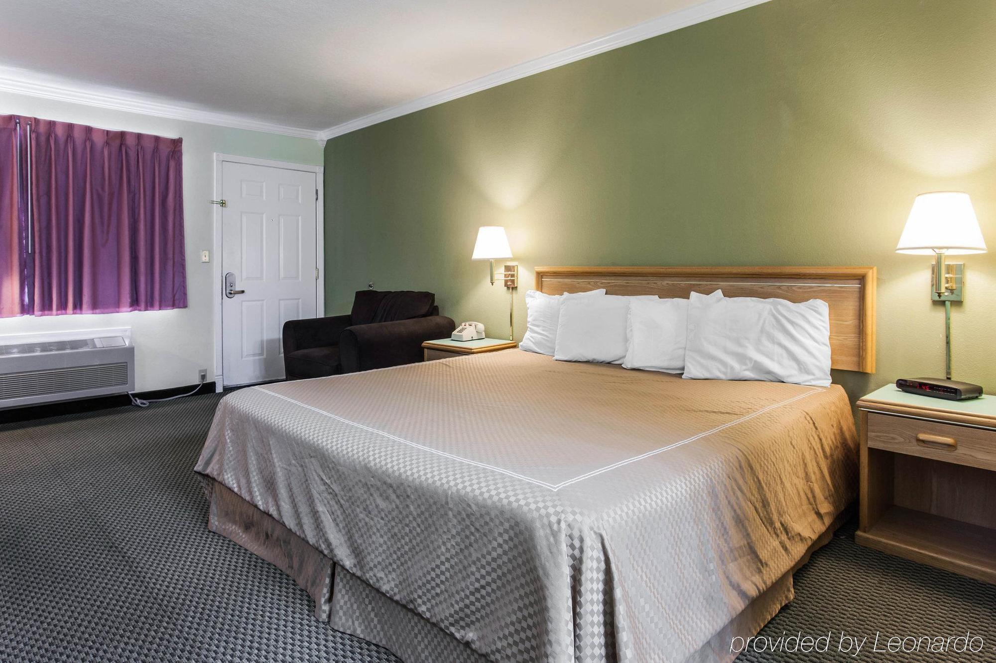 Rodeway Inn Stevenson Экстерьер фото